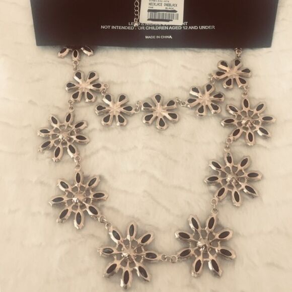 Gold and Black Necklace‎ Set - Picture 2 of 4